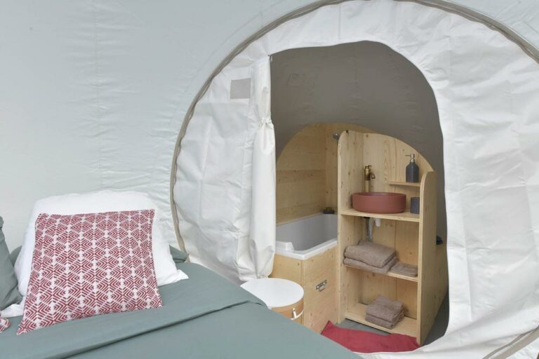 Dormir dans une bulle à la belle étoile
